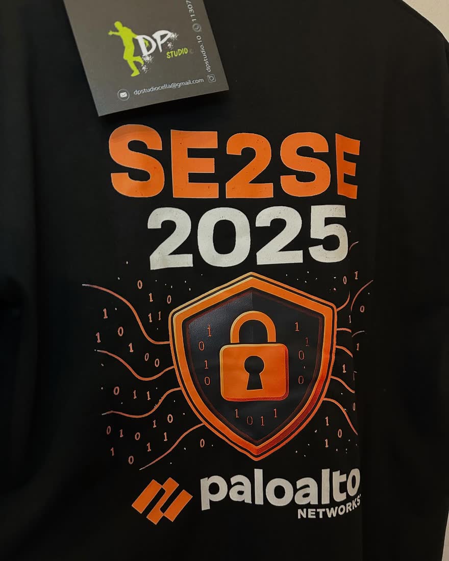 Remera negra SE2SE 2025 de Palo Alto Networks con la etiqueta de DPSTUDIO